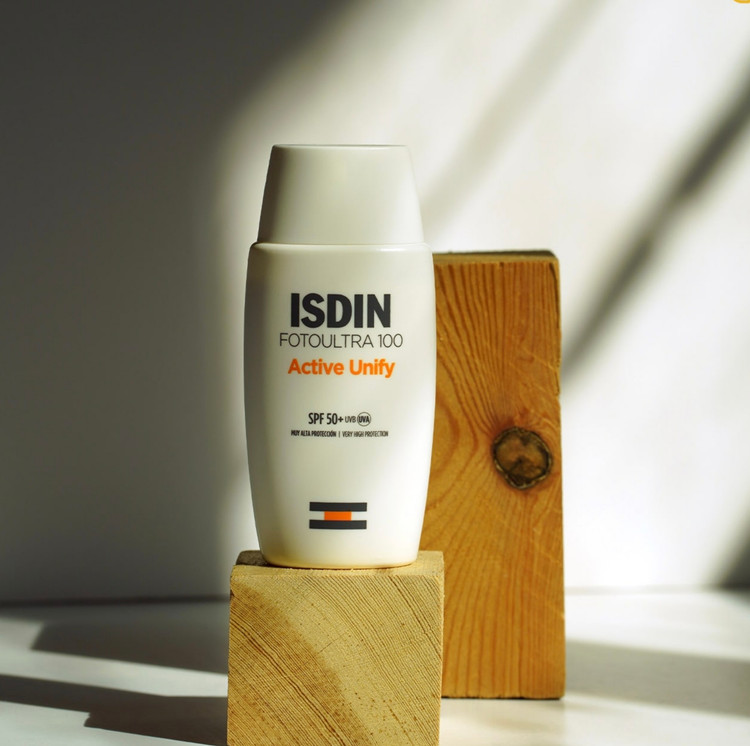 ضدآفتاب ضدلک بی رنگی اکتیو یونیفای ایزدین FotoUltra 100 SPF 50