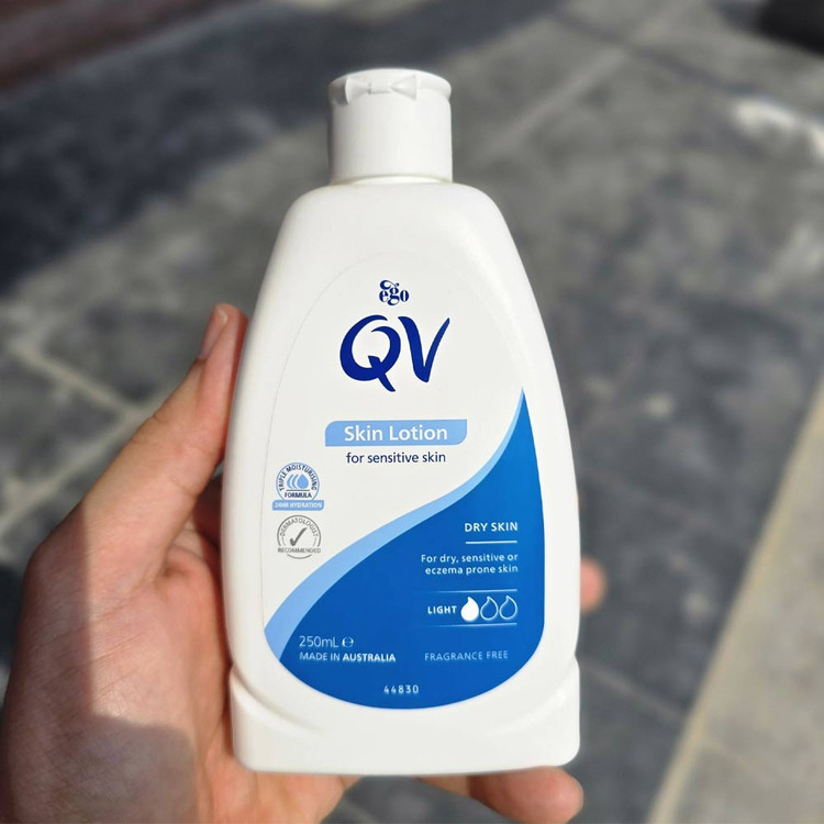لوسیون مرطوبکننده پوست نرما،خشک و حساس کیووی (Ego QV Skin Lotion) حجم ۲۵۰ میلیلیتر | ساخت استرالیا